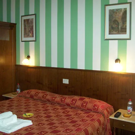 Excalibur מלון 2*