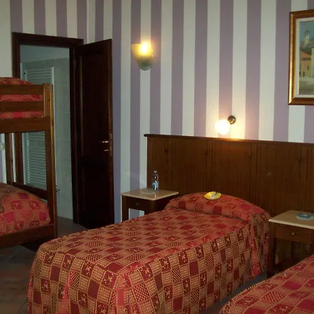 Excalibur מלון Revello