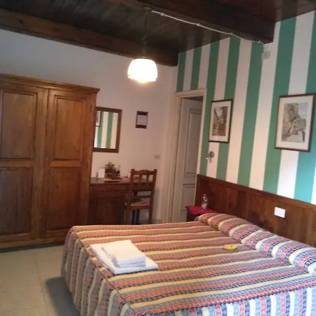 Excalibur מלון Revello