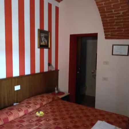 מלון Excalibur Revello