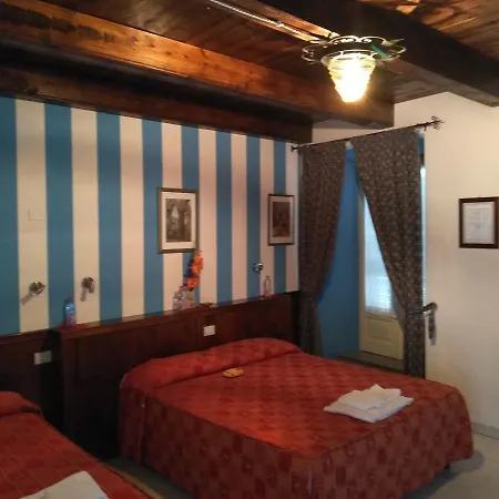 Excalibur מלון 2*